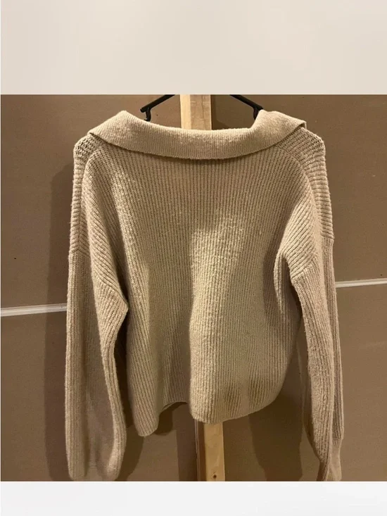 Freshman Beige V-Neck Collared Knit Sweater - Picture 3 of 5